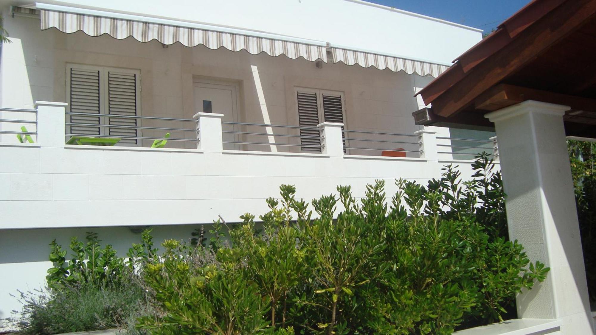 Apartments Niana With Heated Seawater Swimingpool Donji Okrug  Exterior photo