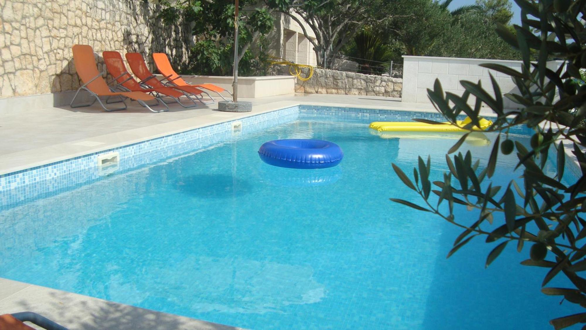 Apartments Niana With Heated Seawater Swimingpool Donji Okrug  Exterior photo