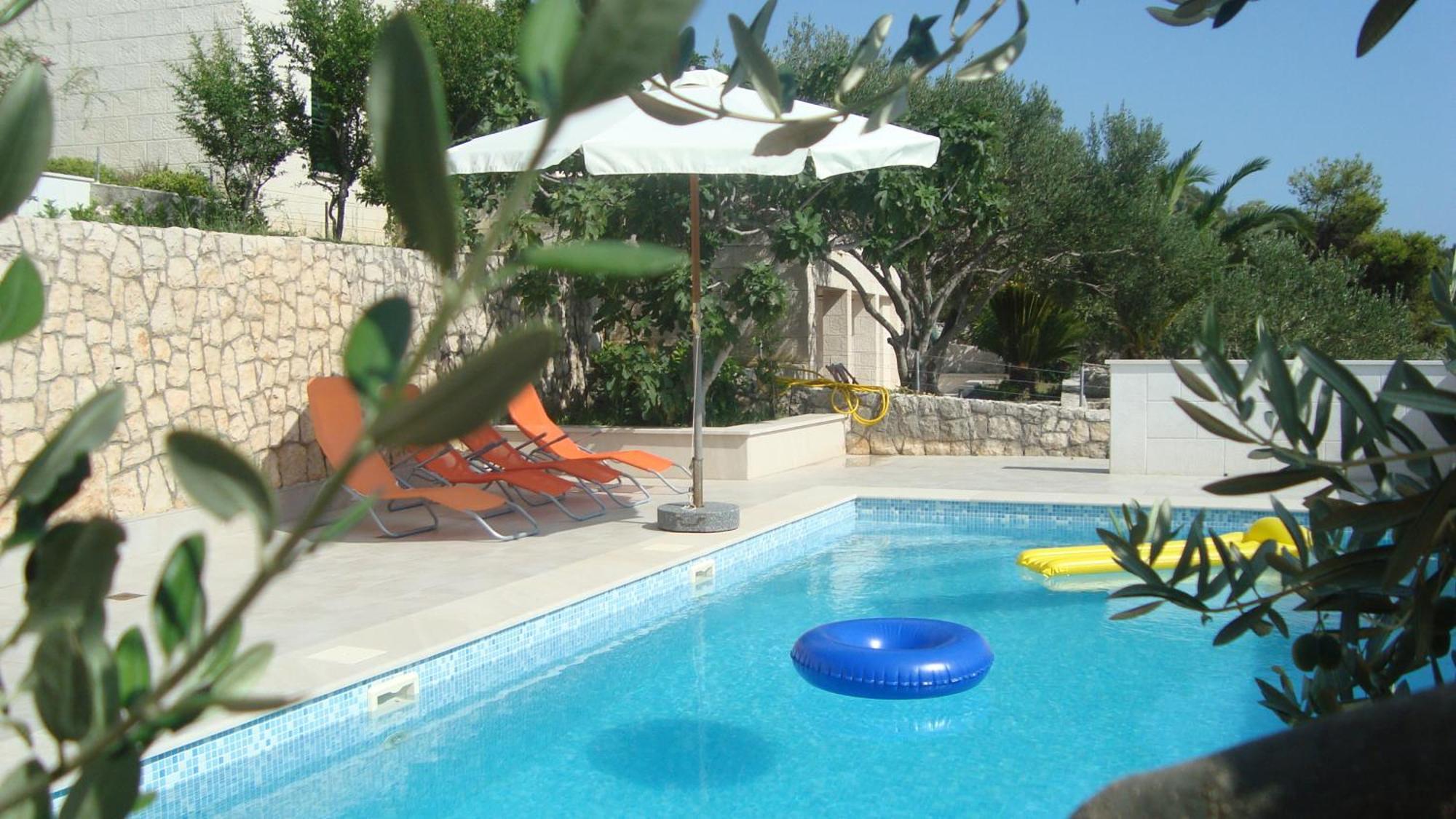 Apartments Niana With Heated Seawater Swimingpool Donji Okrug  Exterior photo