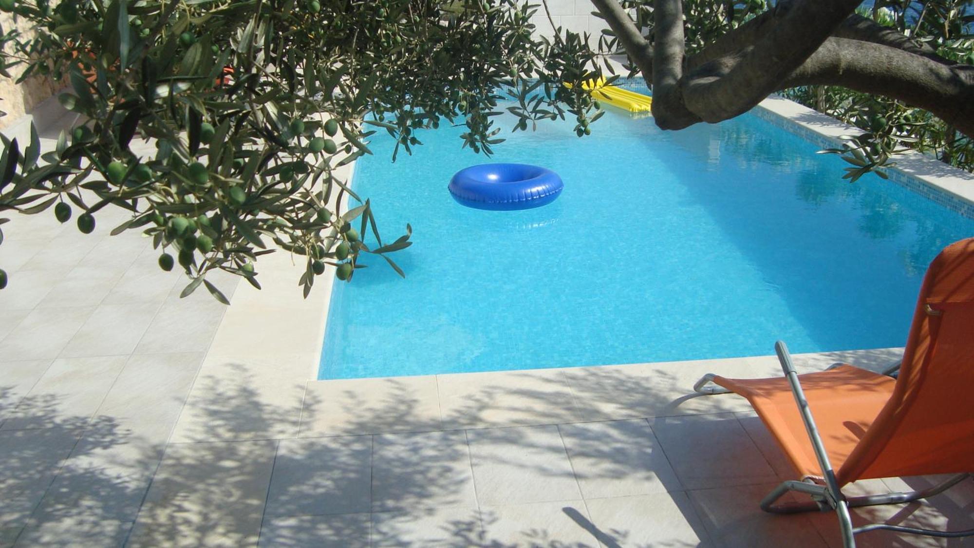 Apartments Niana With Heated Seawater Swimingpool Donji Okrug  Exterior photo