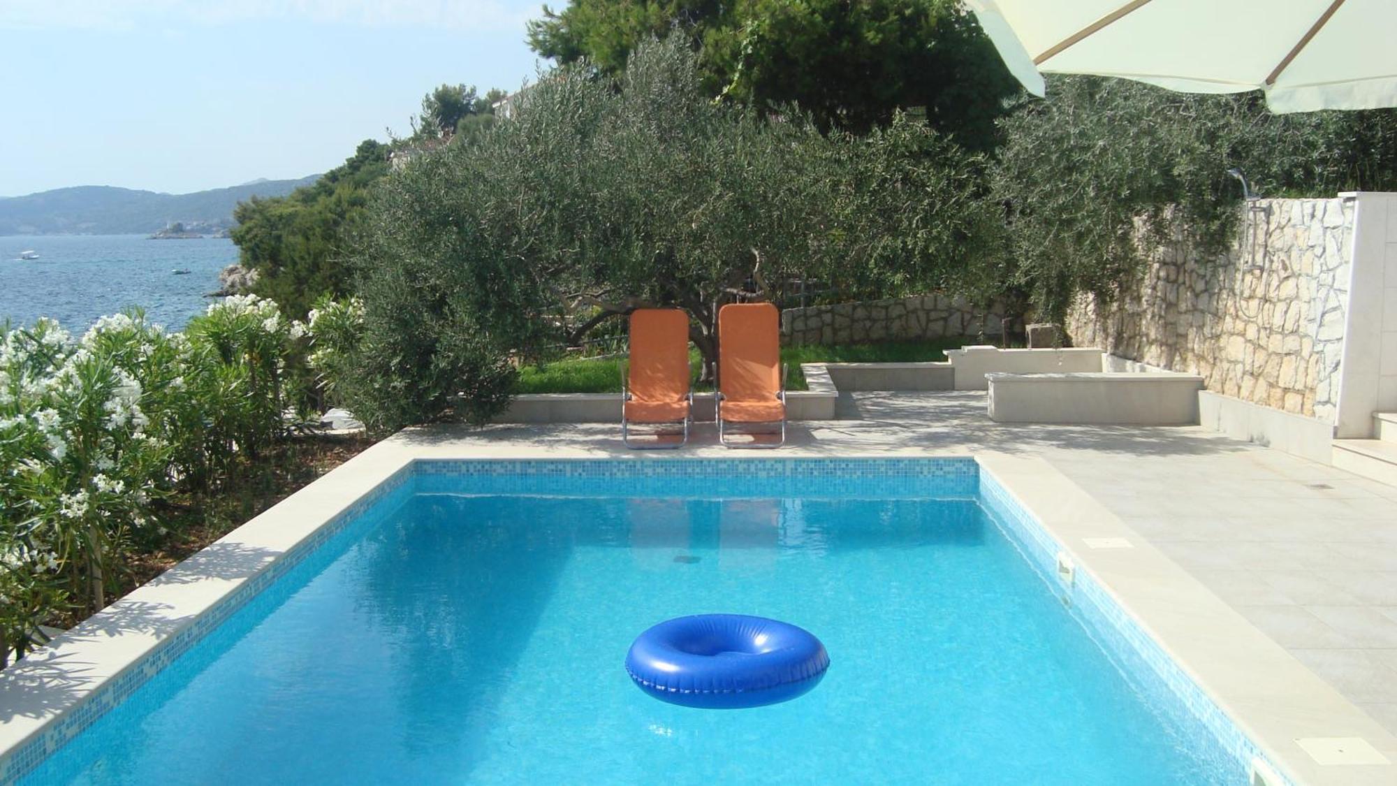 Apartments Niana With Heated Seawater Swimingpool Donji Okrug  Exterior photo