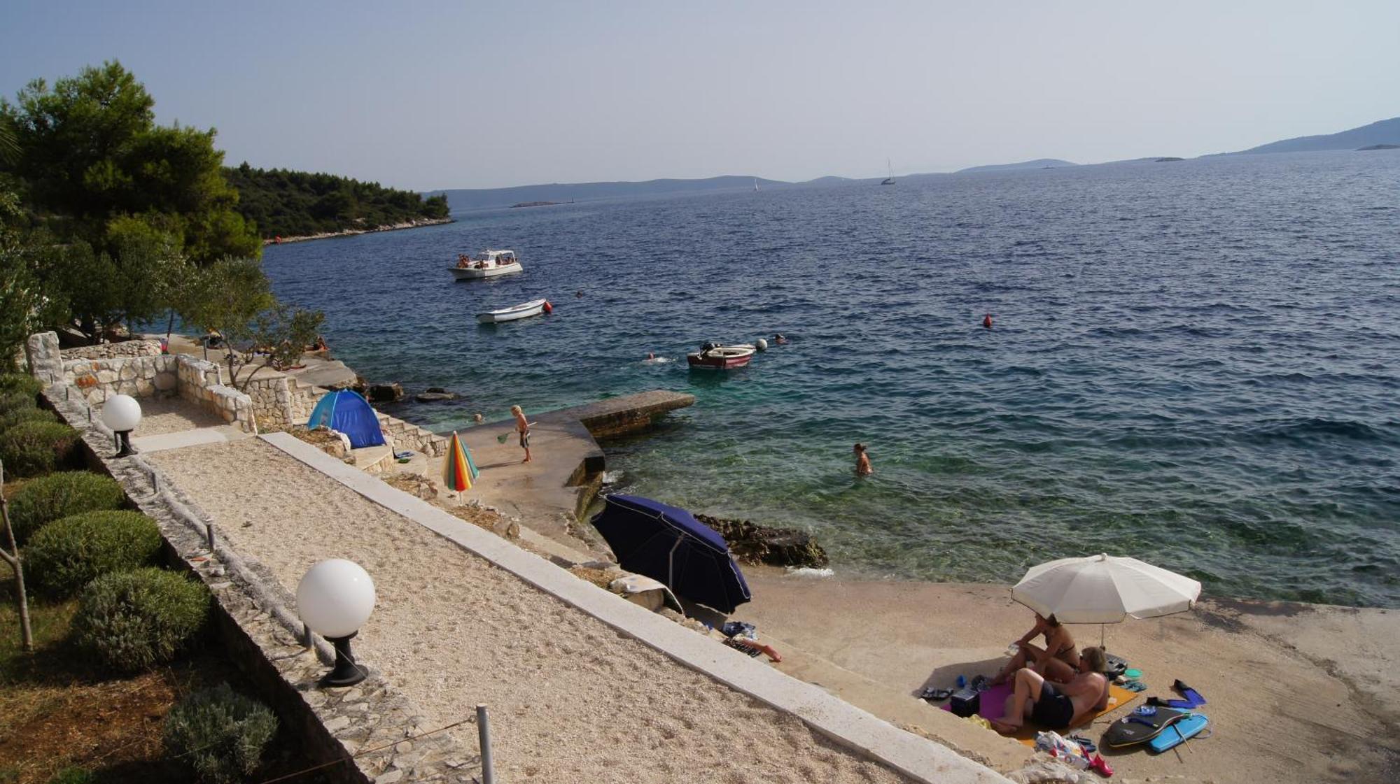 Apartments Niana With Heated Seawater Swimingpool Donji Okrug  Exterior photo