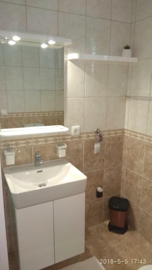 Apartments Niana With Heated Seawater Swimingpool Donji Okrug  Exterior photo