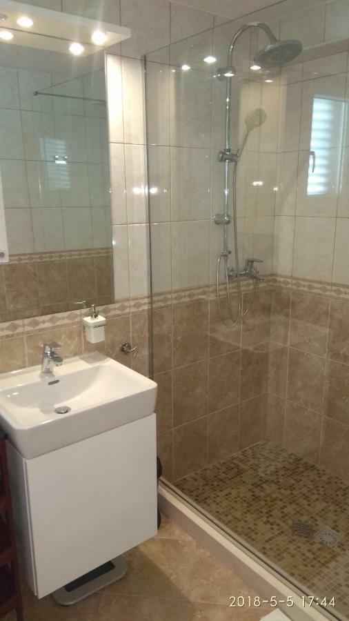 Apartments Niana With Heated Seawater Swimingpool Donji Okrug  Exterior photo