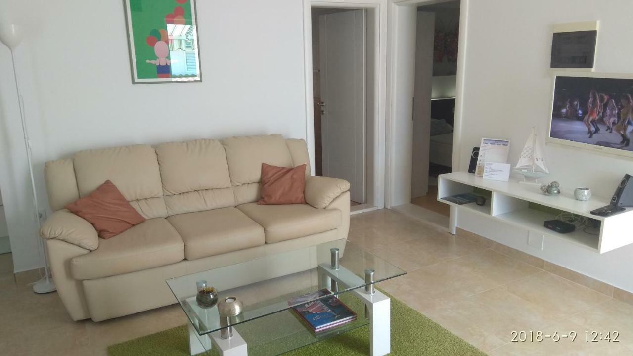 Apartments Niana With Heated Seawater Swimingpool Donji Okrug  Exterior photo