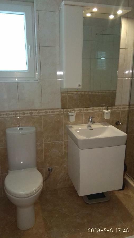 Apartments Niana With Heated Seawater Swimingpool Donji Okrug  Exterior photo