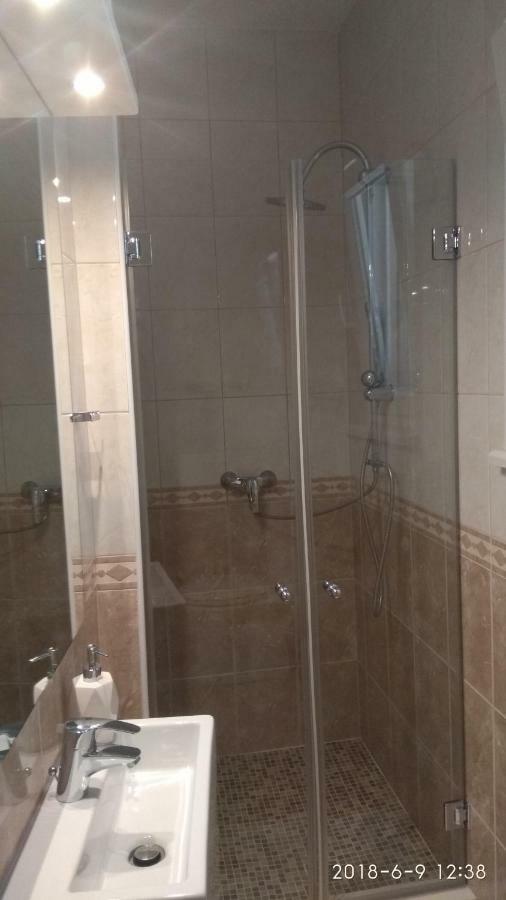Apartments Niana With Heated Seawater Swimingpool Donji Okrug  Exterior photo
